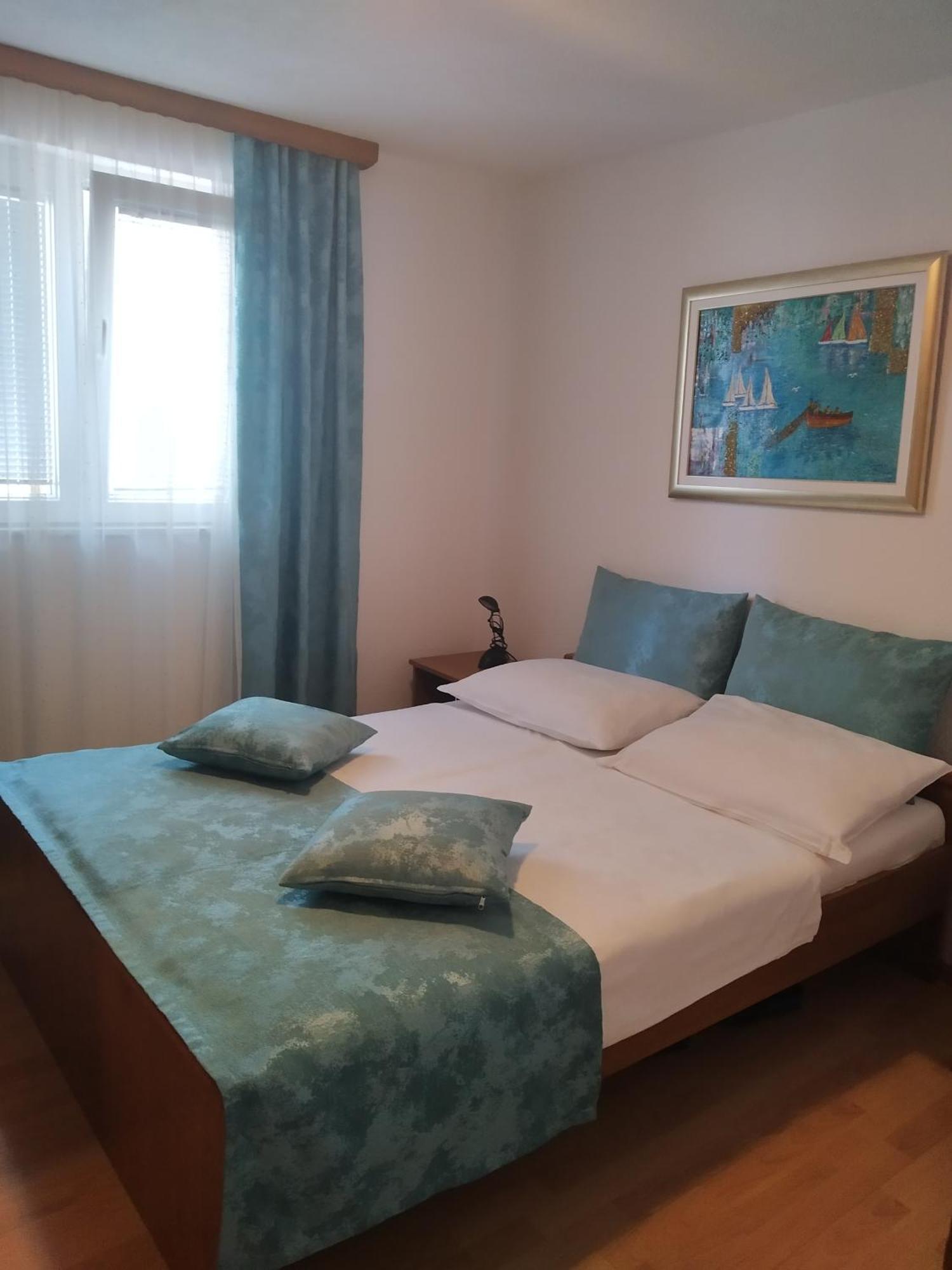 Holiday Home Milenka Рогозница Экстерьер фото