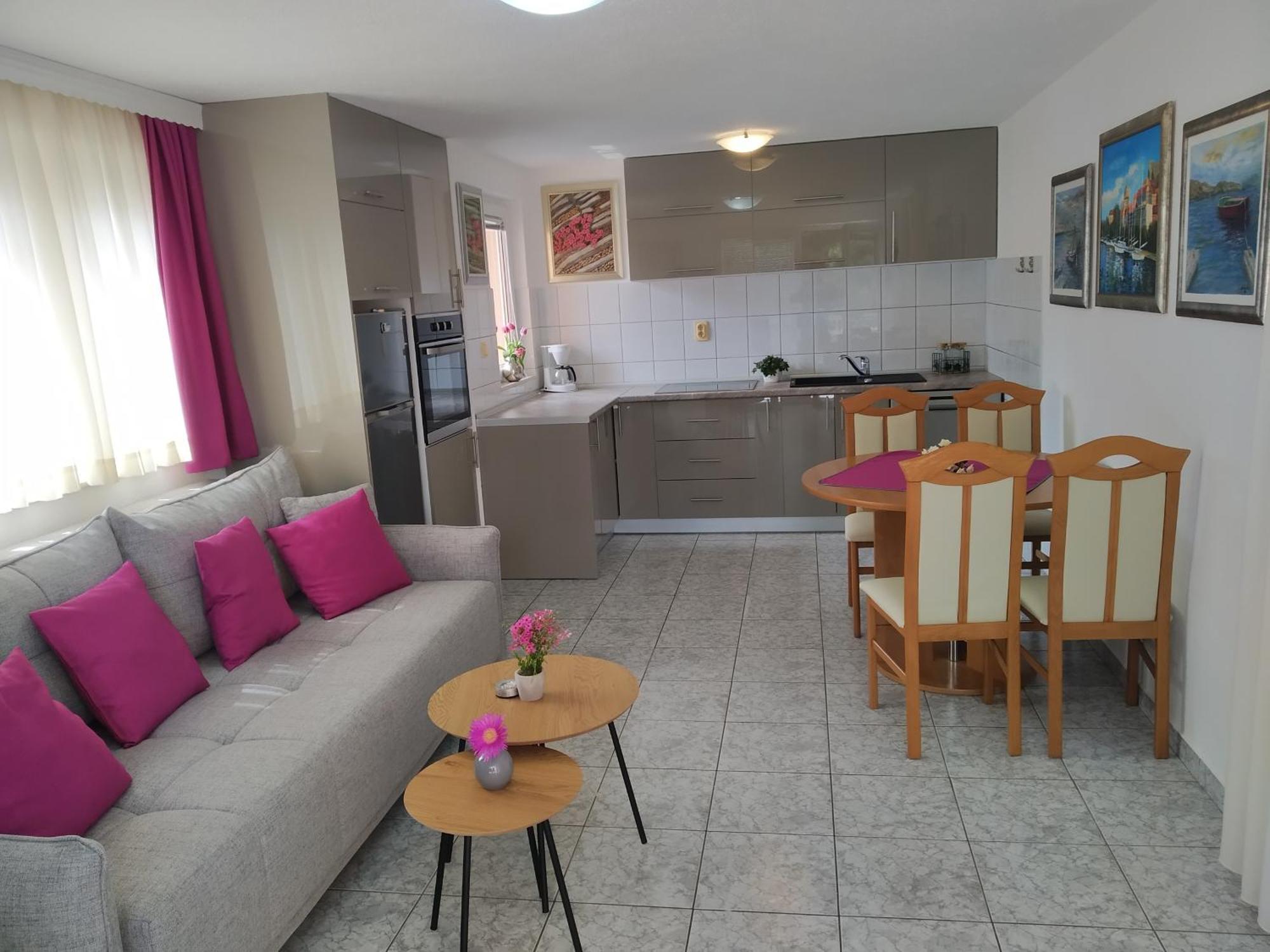 Holiday Home Milenka Рогозница Экстерьер фото